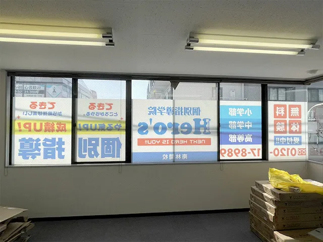 ウィンドウシート看板